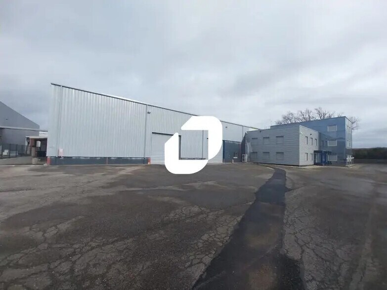 Flex in LES ECHETS for lease - Building Photo - Image 1 of 13