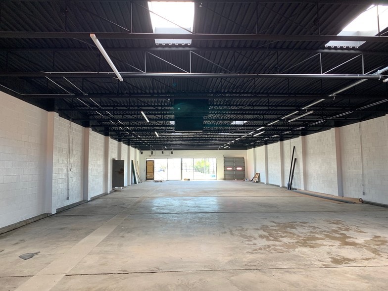 2126 Irving Blvd, Dallas, TX for sale - Building Photo - Image 2 of 6