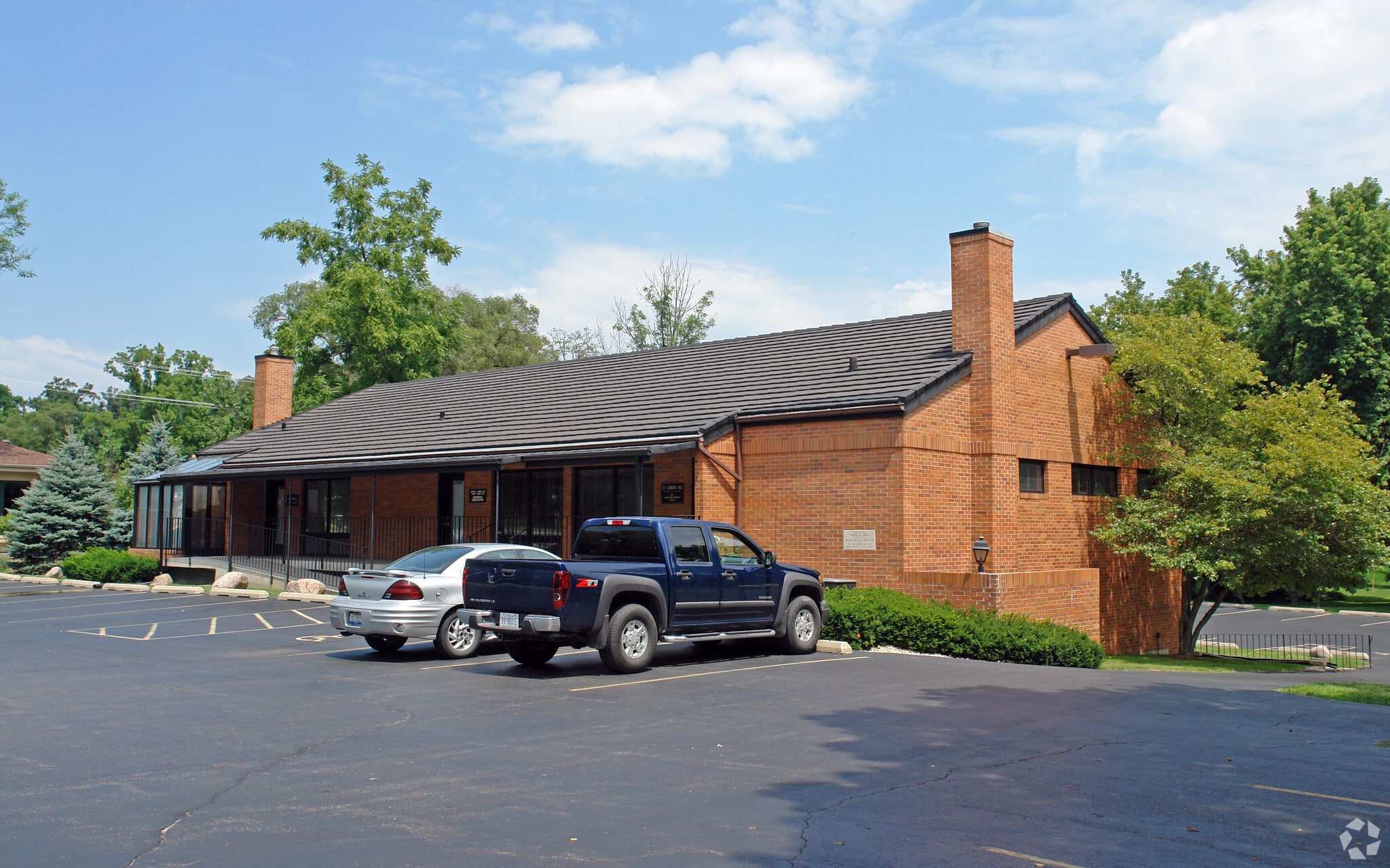 25 S Virginia St, Crystal Lake, IL for lease Primary Photo- Image 1 of 6