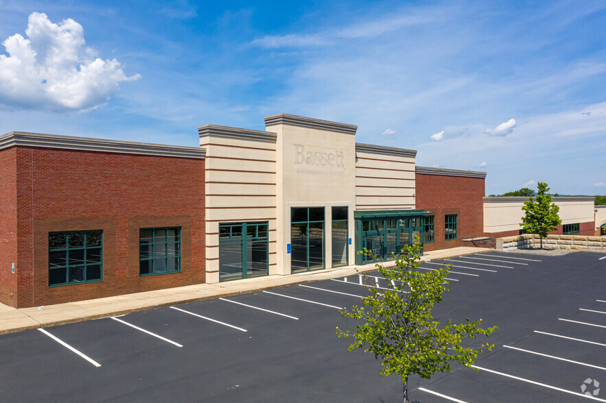 703-705 Technology Center Dr, Stoughton, MA for lease - Building Photo - Image 1 of 9