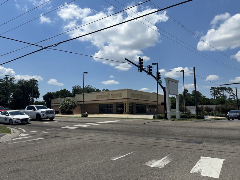 2 Pass Rd, Gulfport, MS à louer - Photo du bâtiment - Image 2 de 15