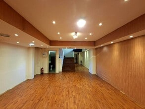 Retail in Madrid, Madrid for lease Interior Photo- Image 2 of 7