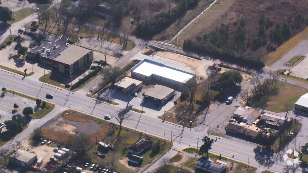 604 W Worsham St, Willis, TX for sale - Aerial Video - Image 2 of 8