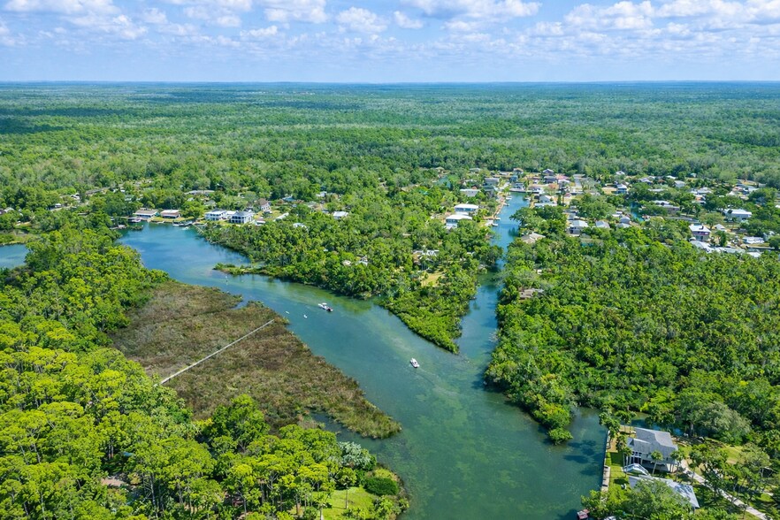 Weeki Wachee RV Park & Campground portefeuille de 2 propriétés à vendre sur LoopNet.ca - Photo du bâtiment - Image 2 de 17