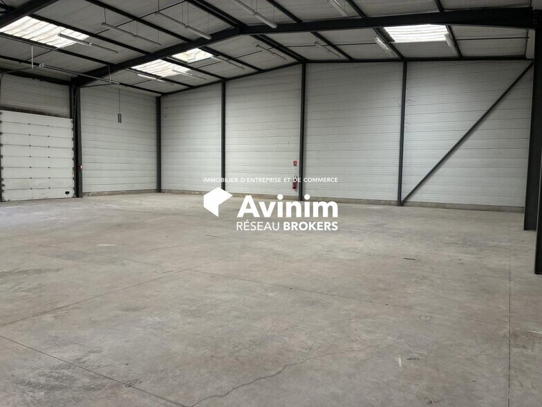 Industrial in Aix-en-Provence for lease - Interior Photo - Image 2 of 13