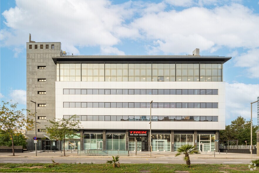 Passeig de la Zona Franca, 83-95, Barcelona, Barcelona for lease - Building Photo - Image 2 of 3