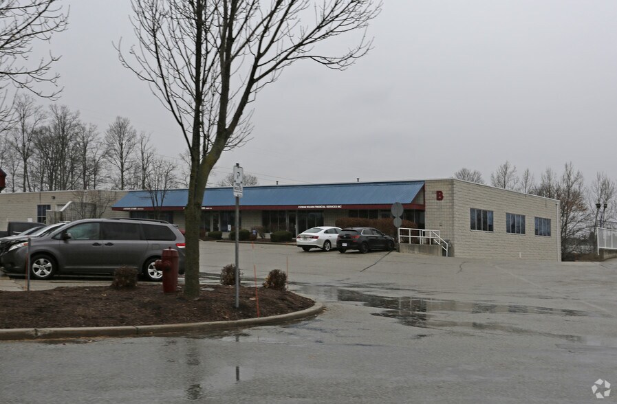 490 Dutton Dr, Waterloo, ON à vendre - Photo du bâtiment - Image 2 de 6