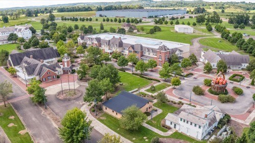 5825 Raiders Rd, Frazeysburg, OH à vendre - Photo du bâtiment - Image 1 de 197