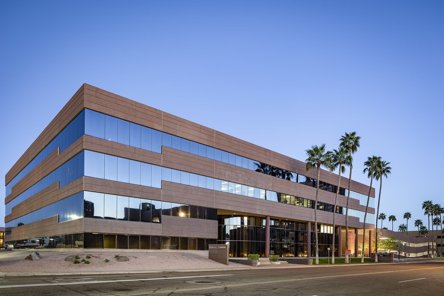 4001 N 3rd St, Phoenix, AZ à louer - Photo du bâtiment - Image 3 de 13