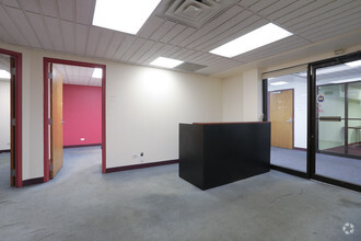 4811 N Milwaukee Ave, Chicago, IL for lease Interior Photo- Image 2 of 9