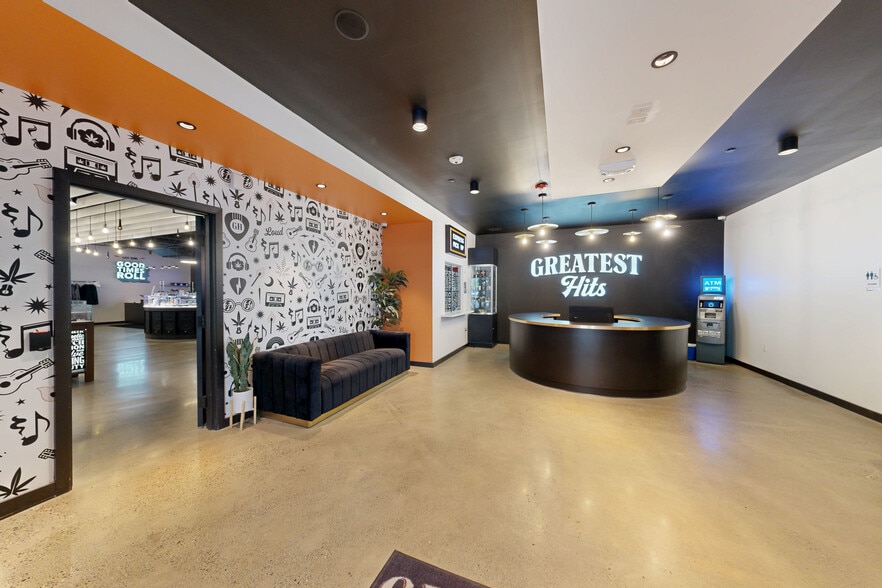 35-37 Chase Avenue portfolio of 2 properties for sale on LoopNet.ca - Matterport 3D Scan - Image 3 of 37