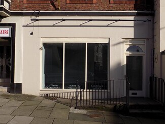 Plus de détails pour 8 Market Pl, Ashbourne - Commerce de détail à louer