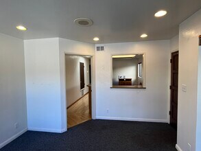 5300 Snyder Ln, Rohnert Park, CA à louer Photo intérieure- Image 2 de 9