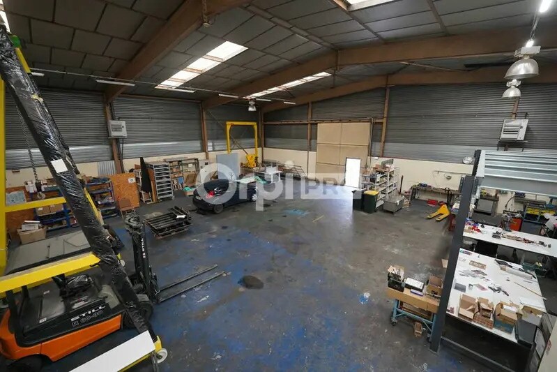 Flex in Vaulx-en-Velin for lease - Building Photo - Image 1 of 11