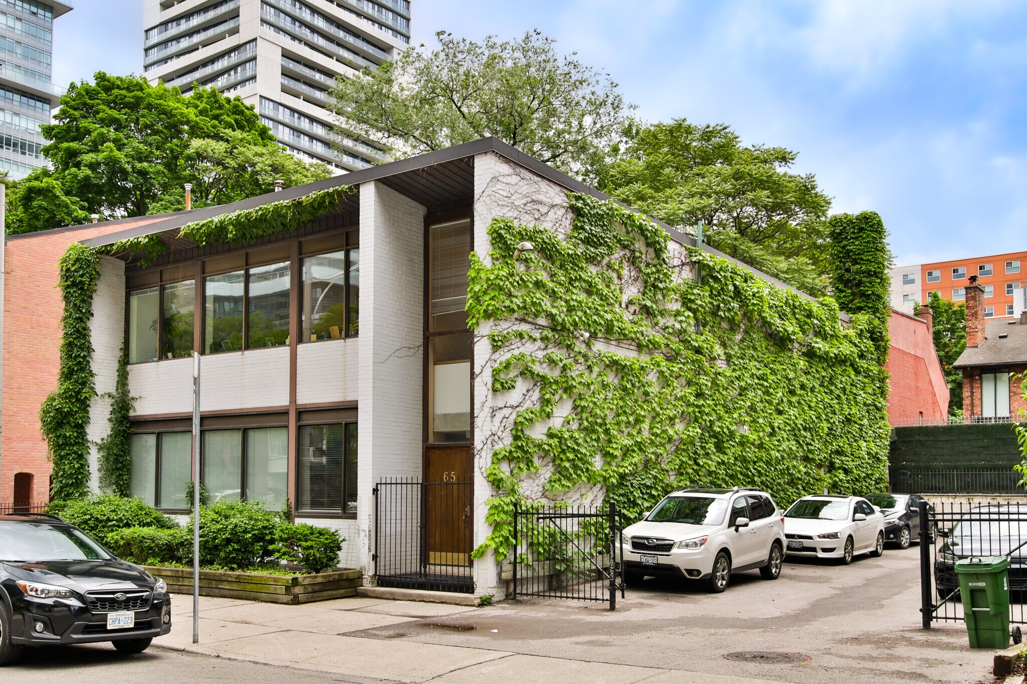 65 Granby St, Toronto, ON à louer Photo du bâtiment- Image 1 de 7