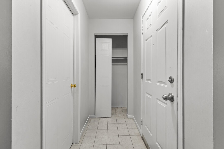 2012-2014 Rue Fournier, Saint-Jérôme, QC for sale - Building Photo - Image 3 of 24