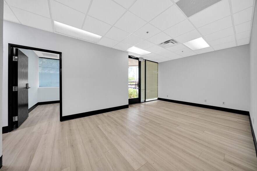 4045 E Union Hills Dr, Phoenix, AZ à louer - Photo du bâtiment - Image 3 de 38