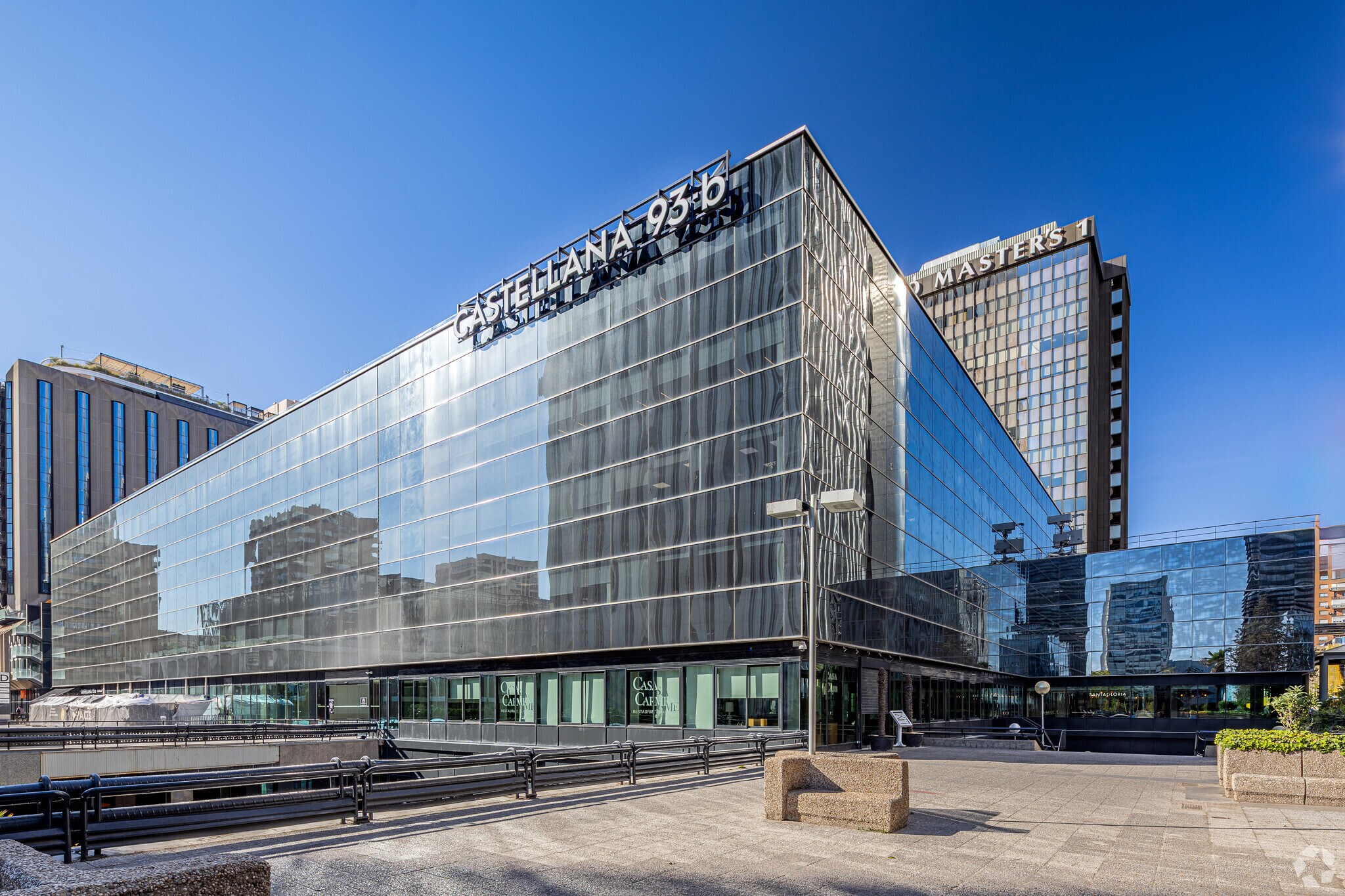 Avenida General Perón, 40, Madrid, Madrid à louer Photo du bâtiment- Image 1 de 24