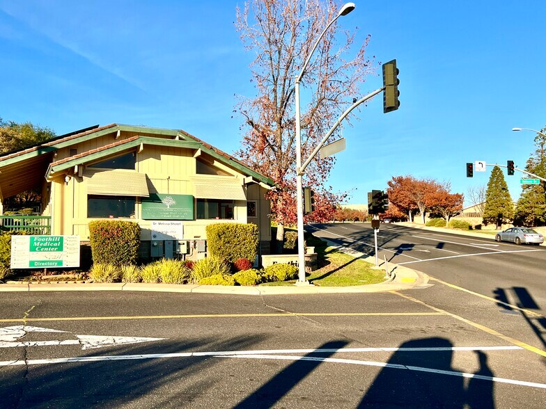 800 Delnero Dr, Sonora, CA à louer - Photo du bâtiment - Image 2 de 9
