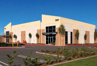1291 N Patt St, Anaheim, CA à louer Photo du bâtiment- Image 2 de 4