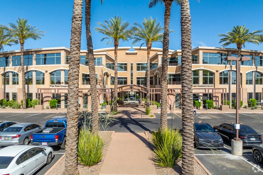 7025 N Scottsdale Rd, Scottsdale, AZ à louer - Photo du bâtiment - Image 2 de 7