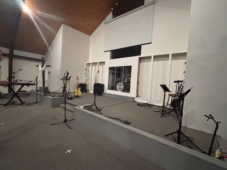 3789 Venoy Rd, Wayne, MI for sale - Building Photo - Image 3 of 36