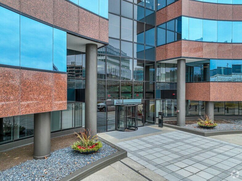 230 Third Ave, Waltham, MA à louer - Photo du bâtiment - Image 3 de 6