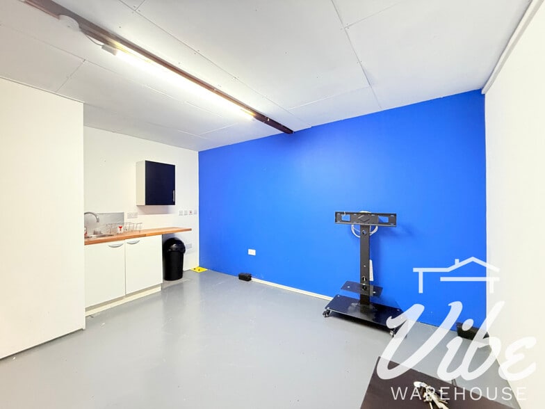 1 Hillmarton Rd, London for lease - Building Photo - Image 2 of 16