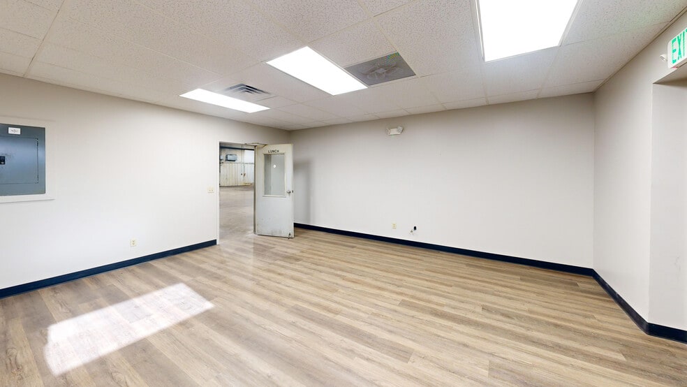 7007 Trafalgar St, Fort Wayne, IN for lease - Building Photo - Image 3 of 21