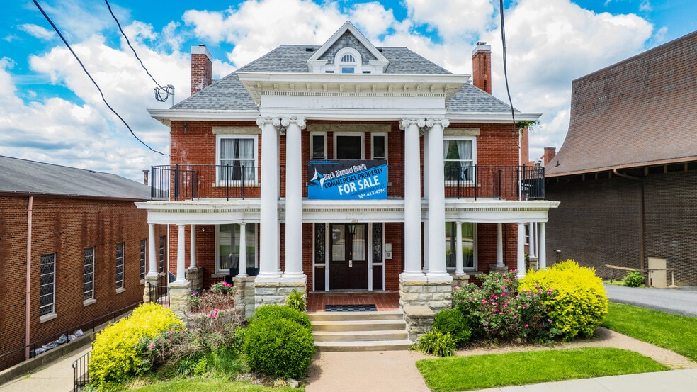 1493 University Ave, Morgantown, WV for sale - Primary Photo - Image 1 of 35
