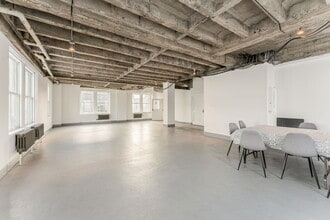 501-507 Pl d'Armes, Montréal, QC à louer Photo du bâtiment- Image 2 de 5