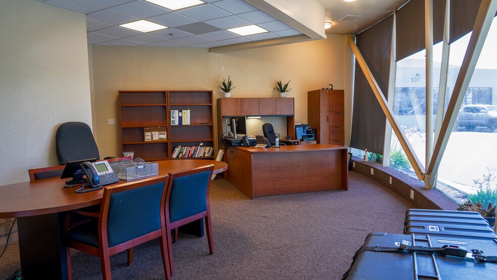 930 S A St, Santa Rosa, CA à louer - Photo du bâtiment - Image 3 de 12