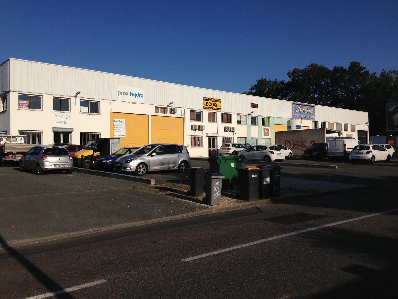 Flex in Eysines for lease Building Photo- Image 1 of 2