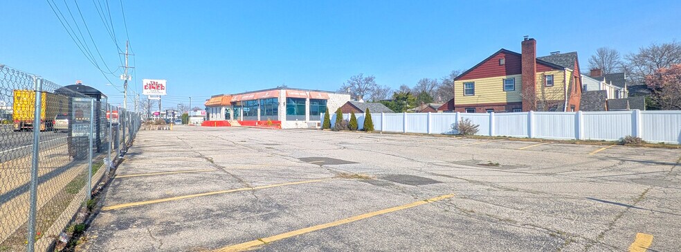 564 Hempstead Tpke, West Hempstead, NY à vendre - Photo du bâtiment - Image 3 de 7
