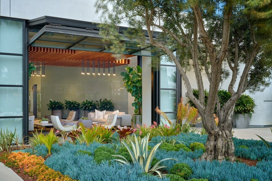 980 W 190th St, Torrance, CA à louer - Photo du bâtiment - Image 3 de 10