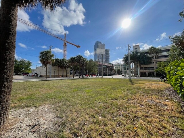 335 N Rosemary Ave, West Palm Beach, FL à vendre - Photo du bâtiment - Image 2 de 11