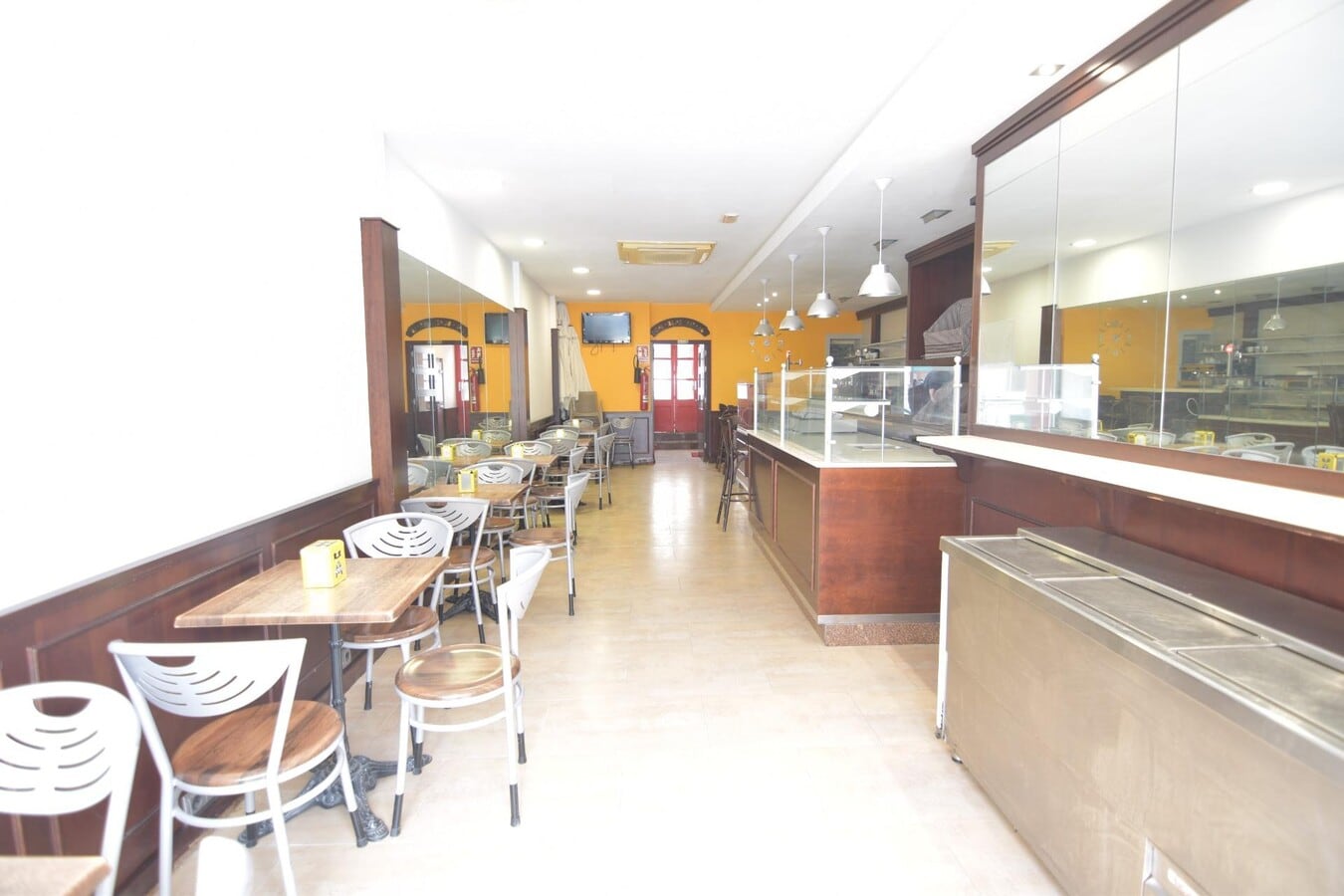 Calafell, TAR 43820 - - - Interior Photo - Image 2 of 12