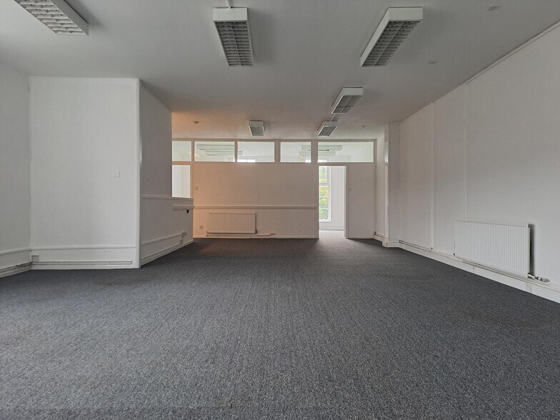 8A Church Rd, Welwyn Garden City à louer - Photo du bâtiment - Image 2 de 9