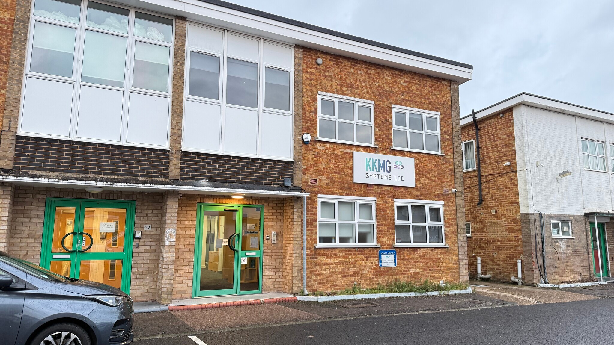 10-11 Station Clos, Potters Bar for lease Building Photo- Image 1 of 17