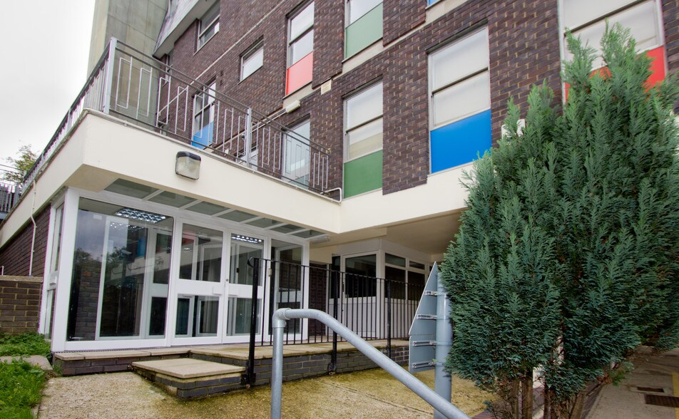 100 Menzies Rd, St Leonards On Sea à louer - Photo du bâtiment - Image 3 de 9
