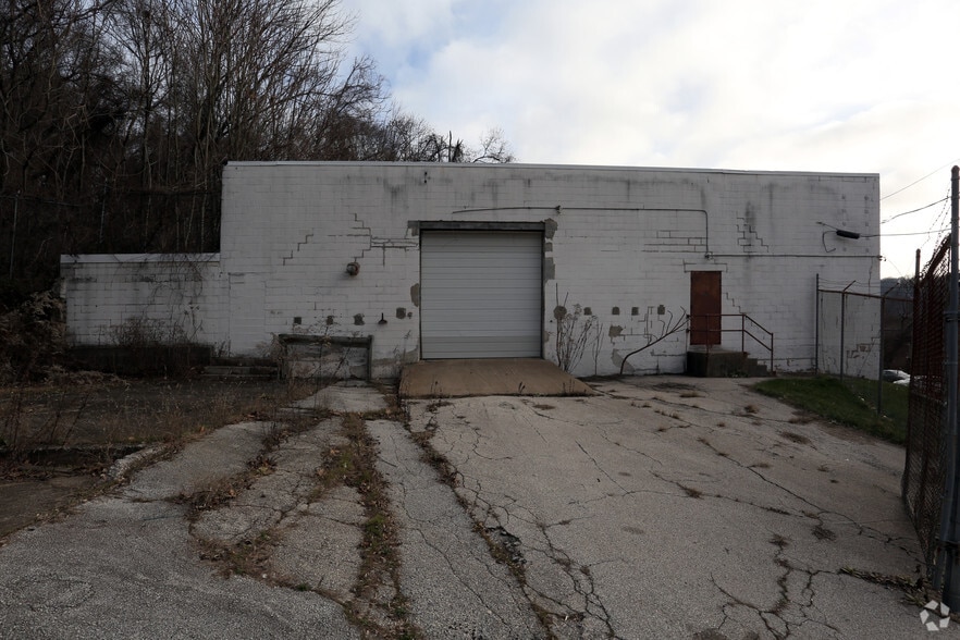 1010 Matsonford Rd, Conshohocken, PA for lease - Building Photo - Image 3 of 4