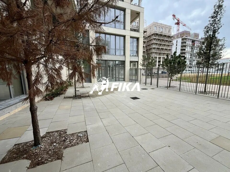 Retail in Bordeaux for sale Building Photo- Image 1 of 13