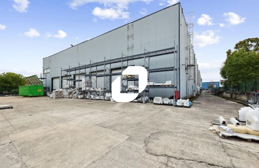 26 Rue De Paris, Pontault-Combault for sale - Building Photo - Image 1 of 11