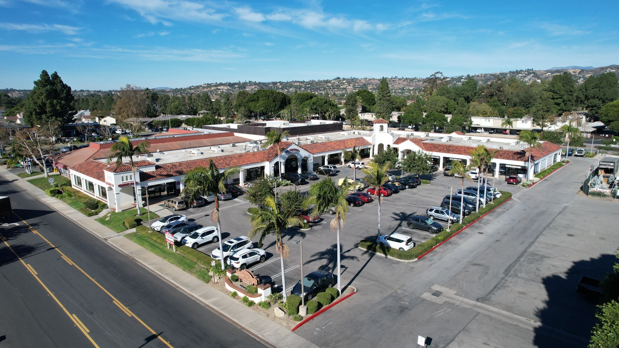 2101 Pickwick Dr, Camarillo, CA for sale Primary Photo- Image 1 of 10