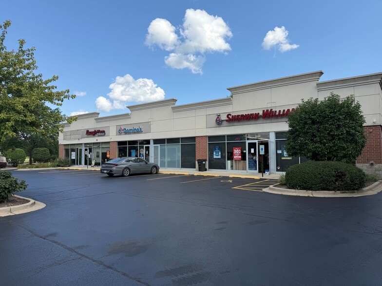 890 S Rand Rd, Lake Zurich, IL à louer - Photo du bâtiment - Image 2 de 8