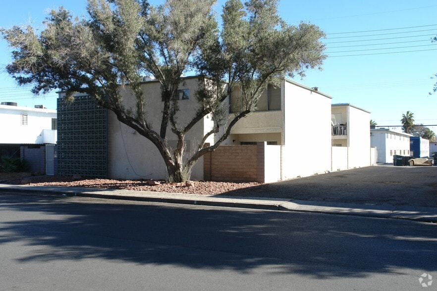 2616 Lynnwood St, Las Vegas, NV for sale - Building Photo - Image 3 of 9