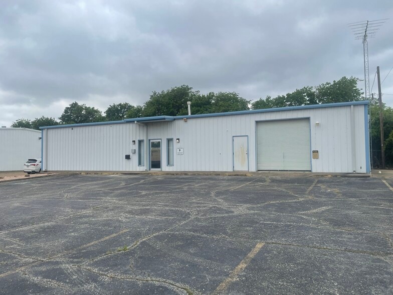 430 Towne Oaks Dr, Waco, TX for sale - Building Photo - Image 2 of 11