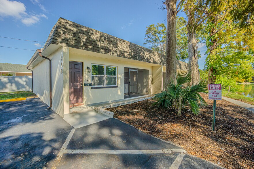 556-558 Clearwater Largo Rd, Largo, FL à vendre - Photo du bâtiment - Image 2 de 2