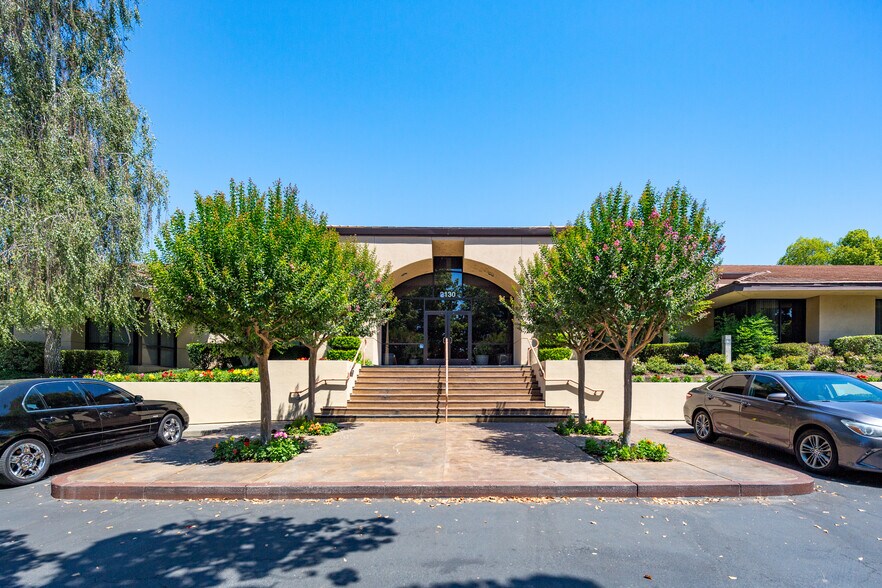 2130 Professional Dr, Roseville, CA à louer - Photo du bâtiment - Image 3 de 5