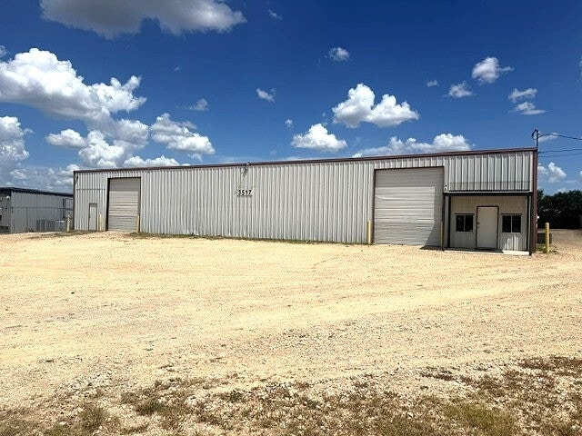 3517 W Highway 90, Seguin, TX for lease - Building Photo - Image 1 of 5